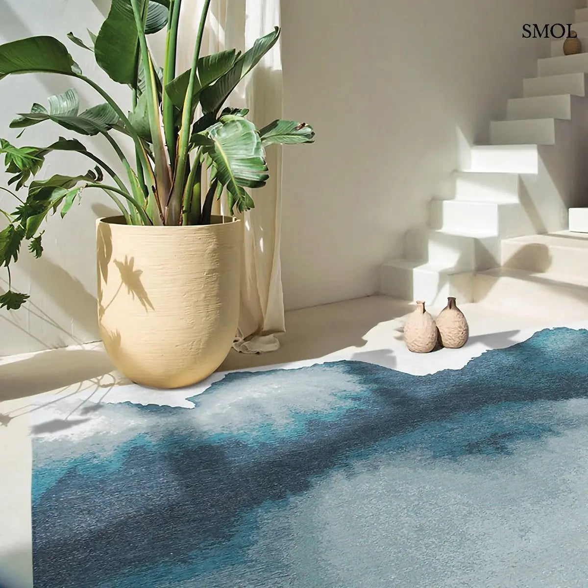 ECO RUG INKJET tintafolt mintás szőnyeg fehér alapon türkiz-kék absztrakt vízfestmény hatással, növénnyel, lépcsőnél