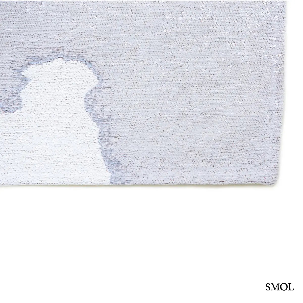 ECO RUG IODE szőnyeg, szürke színátmenettel, egyik oldalon sötétebb, felhőszerű folttal, másik oldalon halványabb, ködös tónusba mosódva, szegély nagyítva