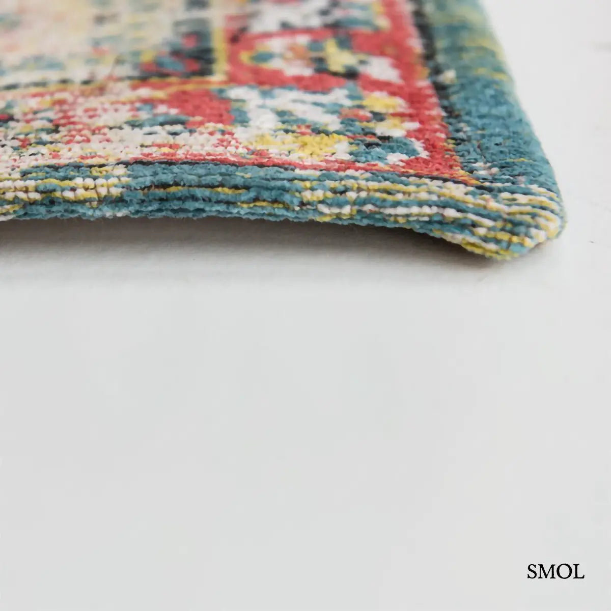 ECO RUG JANISERRY MULTI virágos perzsa mintás szőnyeg krém alapon sokszínű Bakhtiari motívumokkal, koptatott hatással, sarok nagyítva