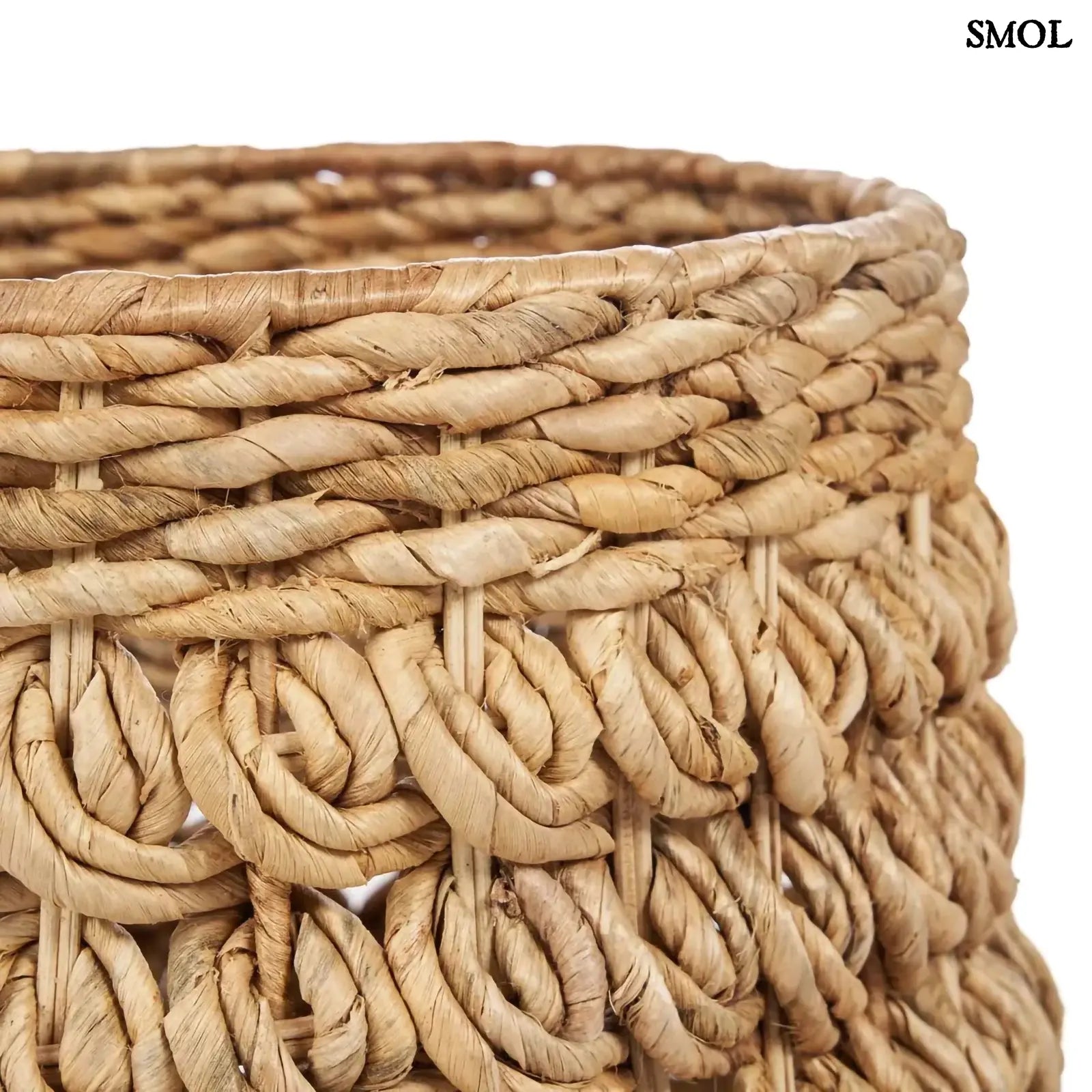 Tároló kosár, fedéllel, vastagon fonott, méhsejtmintás banánlevélből, természetes barna színben, nagyítva