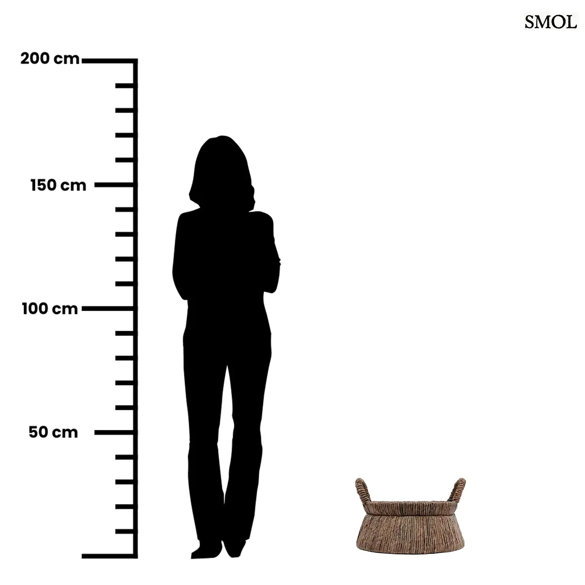 Kézzel font, sötétbarna banánlevél tárolókosár felfelé szűkülő háromszög alakú dizájnnal és masszív fogantyúkkal, méretarányosan