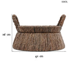 Kézzel font, sötétbarna banánlevél tárolókosár felfelé szűkülő háromszög alakú dizájnnal és masszív fogantyúkkal, méretekkel