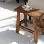 Teakfa ülőke Fab Rustic, natúr, rusztikus kanapé mögött, nappaliban