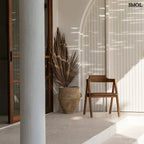 Teakfa étkezőszék természetes fa színben, ívelt háttámlával kültéren