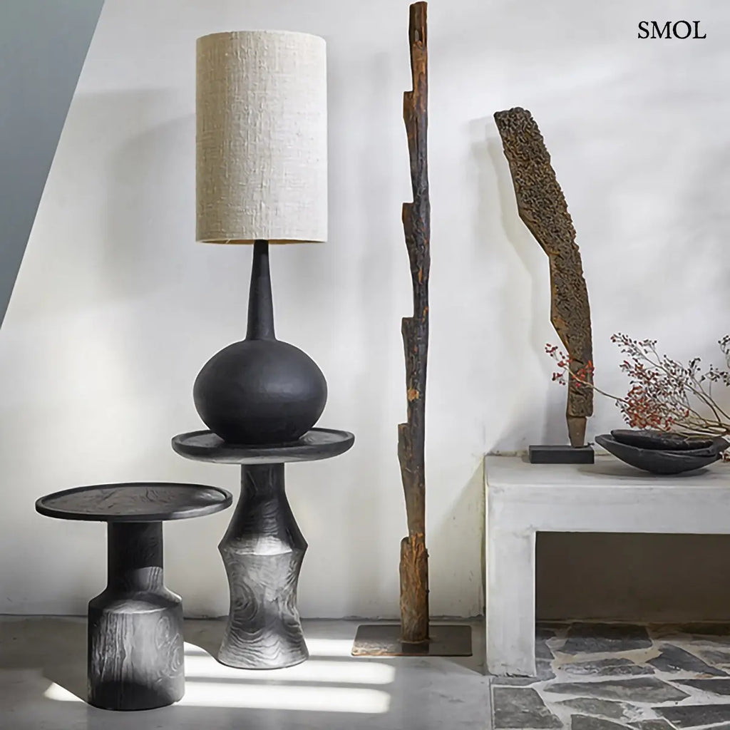 Fekete modern teakfa kisasztal, 50×60 cm, két formában, asztali lámpával