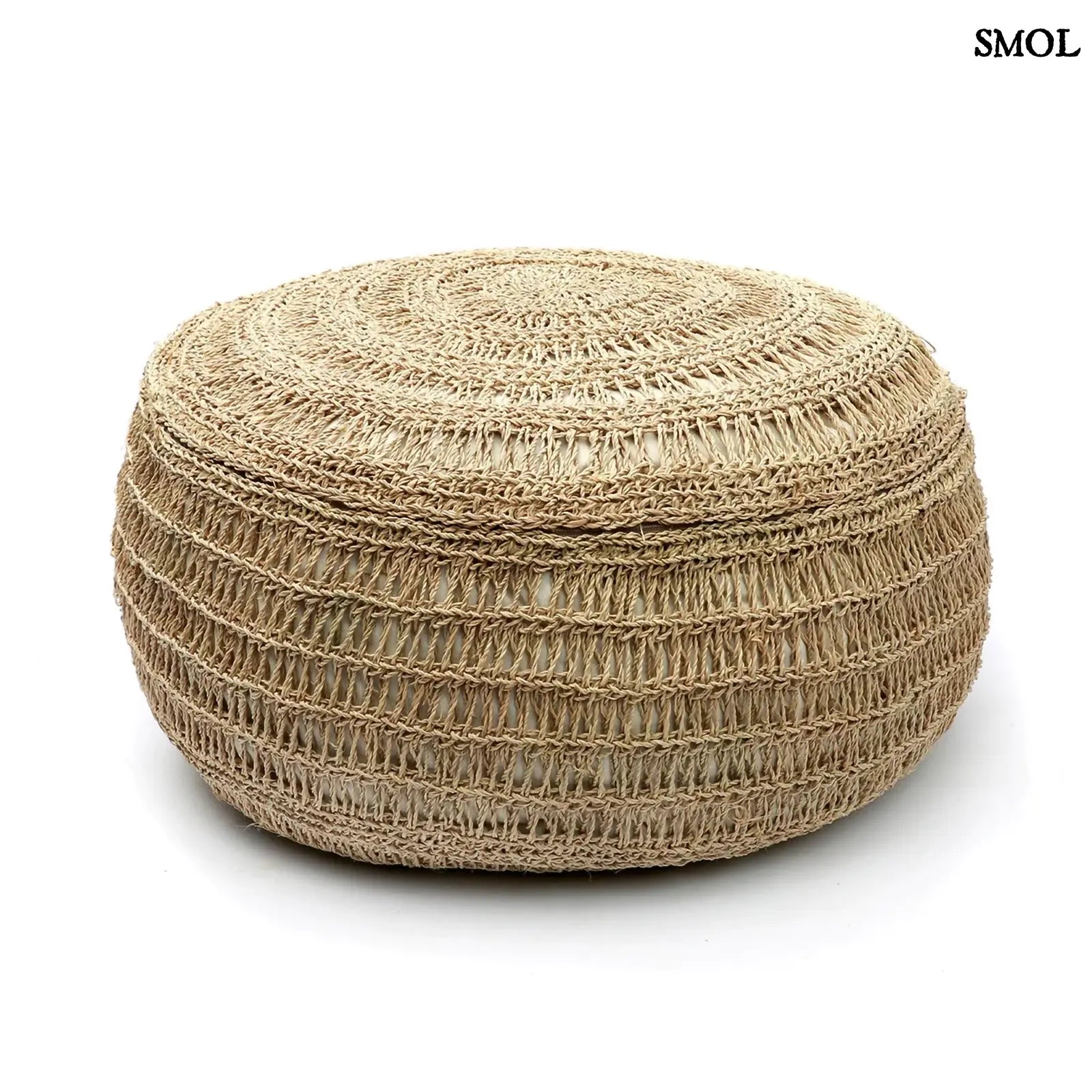 Kézzel fonott, natúr tengerifű puff (ülőke), kerek formájú, vastag fonással fehér háttérrel