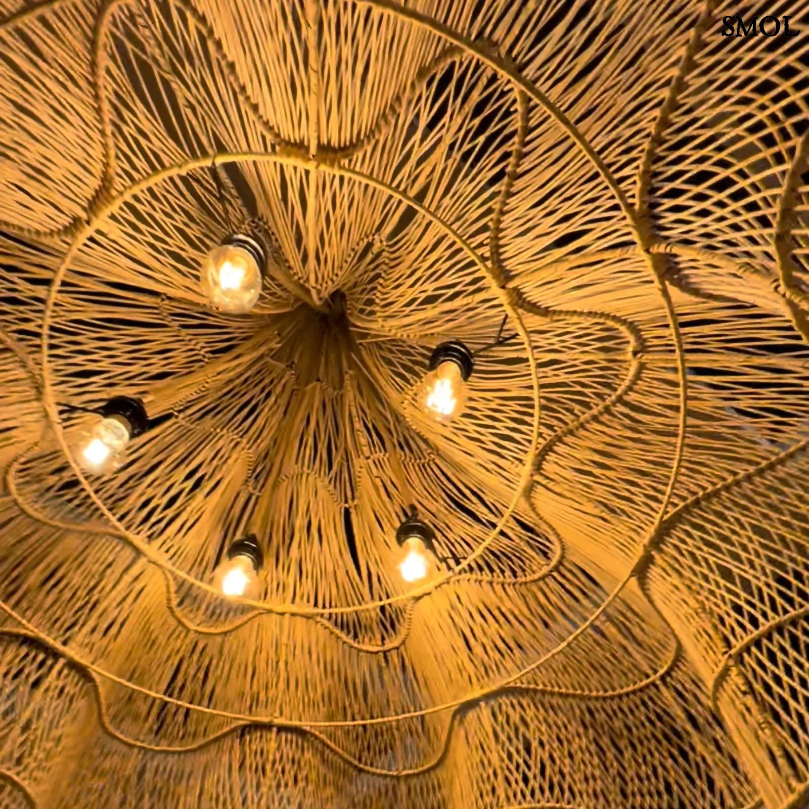 Természetes Rattan Függőlámpaernyő, 150 cm, natúr | WHIPPED | SMOL - égőkkel, alulról, nagyítva
