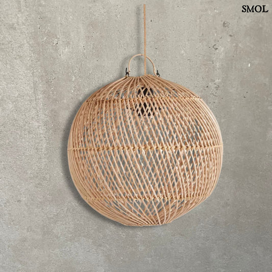 Természetes Rattan Függőlámpaernyő, ⌀30 cm | BUBBLE |SMOL - kő háttérrel