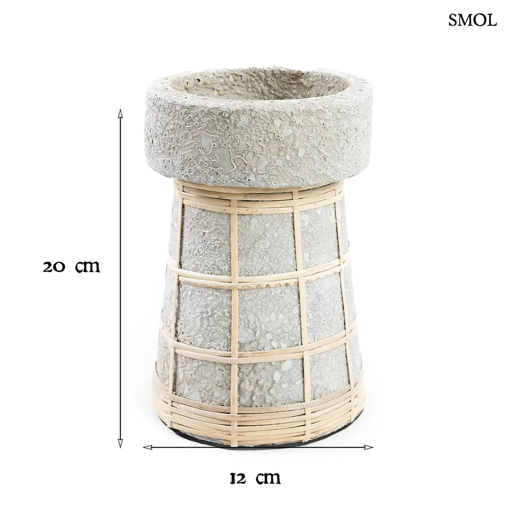 Beton natúr terrakotta gyertyatartó rattan ráccsal, L méret, 12×20 cm, méretekkel