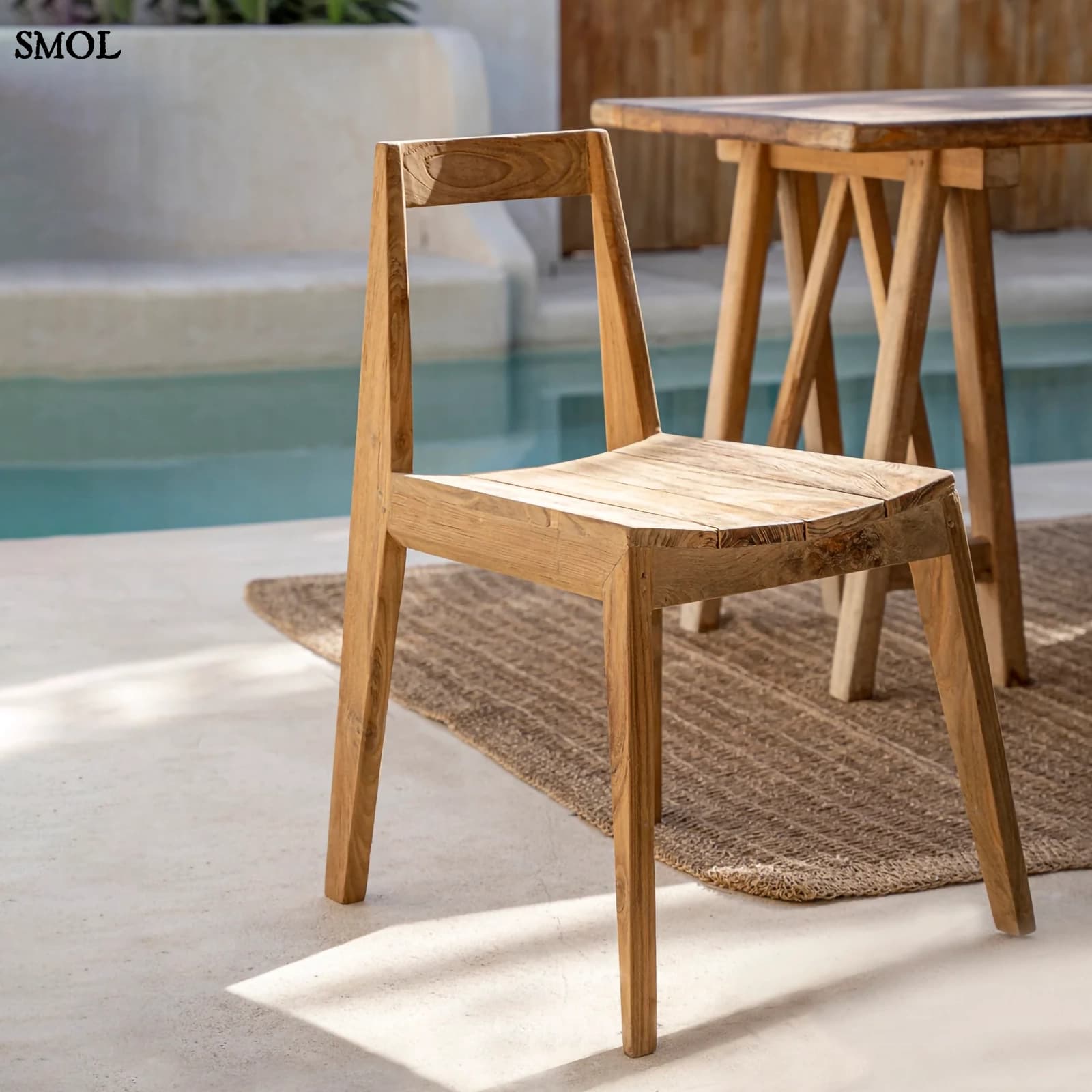 Natúr színű, újrahasznosított teakfából készült tömör fa étkezőszék egyszerű, modern dizájnnal teraszon
