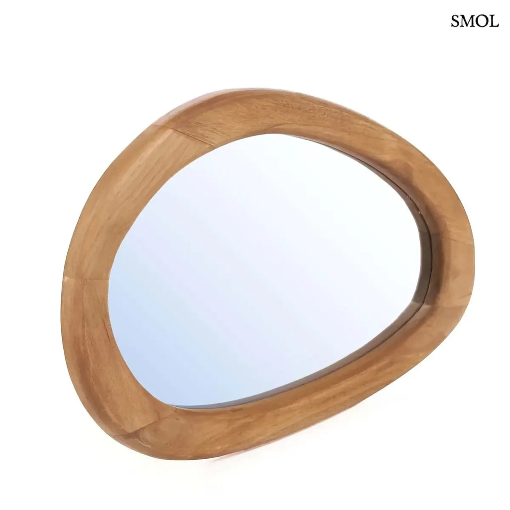 ORGANIC tükör teakfa kerettel natúr színben, organikus forma, M méret – 40 × 60 cm, mélységében