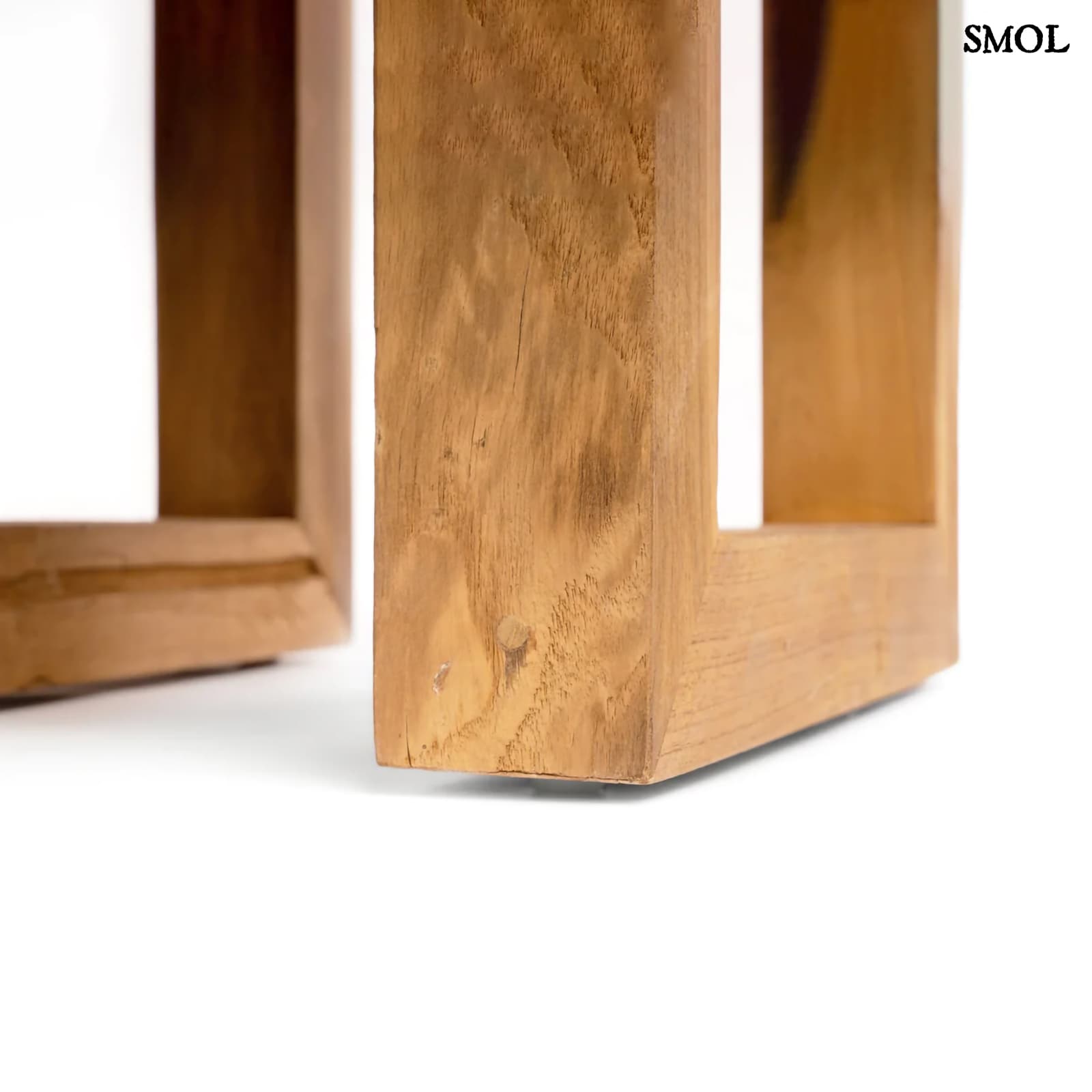 Újrahasznosított Teakfa Kisasztal – Natúr, 50 cm | RECLAIMED TEAK - smol.hu - lábak nagyítva