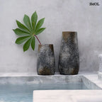 Váza Spooky, L méret, 31 cm, terrakotta, antik szürke, rusztikus felület két méretben levéllel