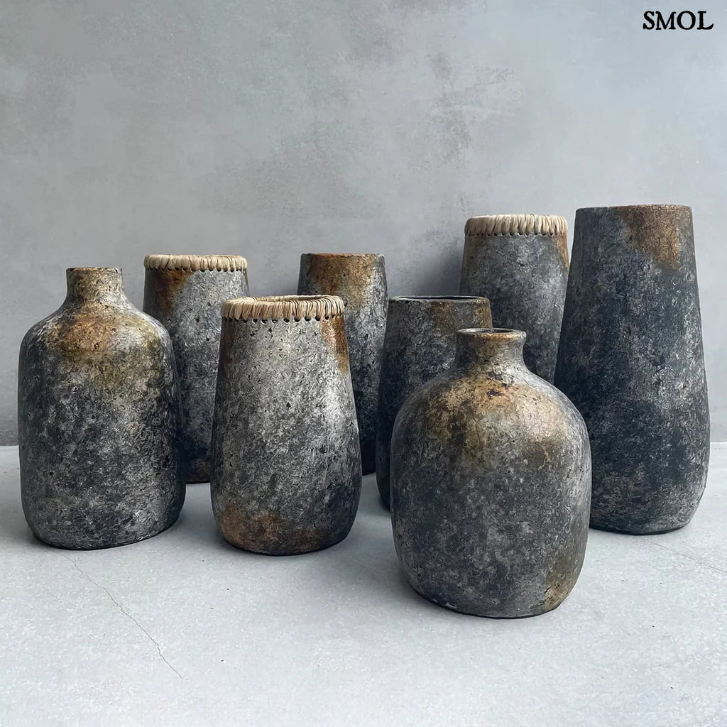 Váza Spooky, L méret, 31 cm, terrakotta, antik szürke, rusztikus felület más formák azonos színben