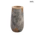 Váza - antik szürke, terrakotta, raffiával, 26 cm | SNEAKY - smol.hu- fehér háttérrel