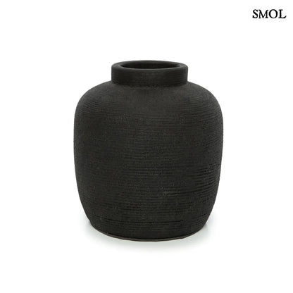 PEAKY, fekete terrakotta váza, 18 cm - smol.hu - fehér háttérrel