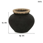 Váza - fekete, terrakotta, raffiával, 29 cm | STAYA - smol.hu - méretekkel
