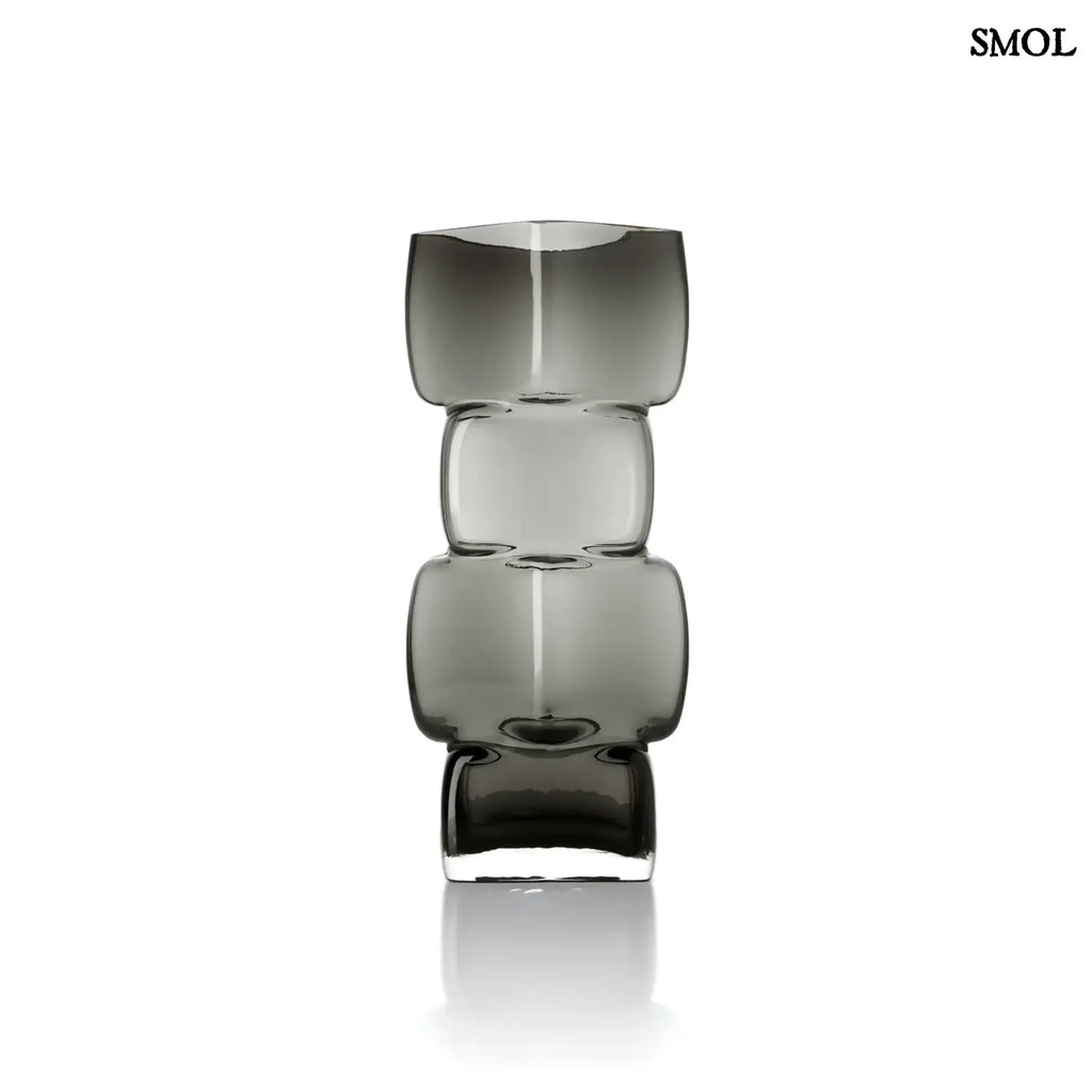 Váza – Kézzel készült, újrahasznosított, sötétszürke üveg váza kocka formával, oldalról