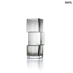  sötétszürke RUMMIKUB üveg váza három, egymásra épített kocka formájú üvegrészből, játékos, eltolt dizájnnal, fehér háttérrel