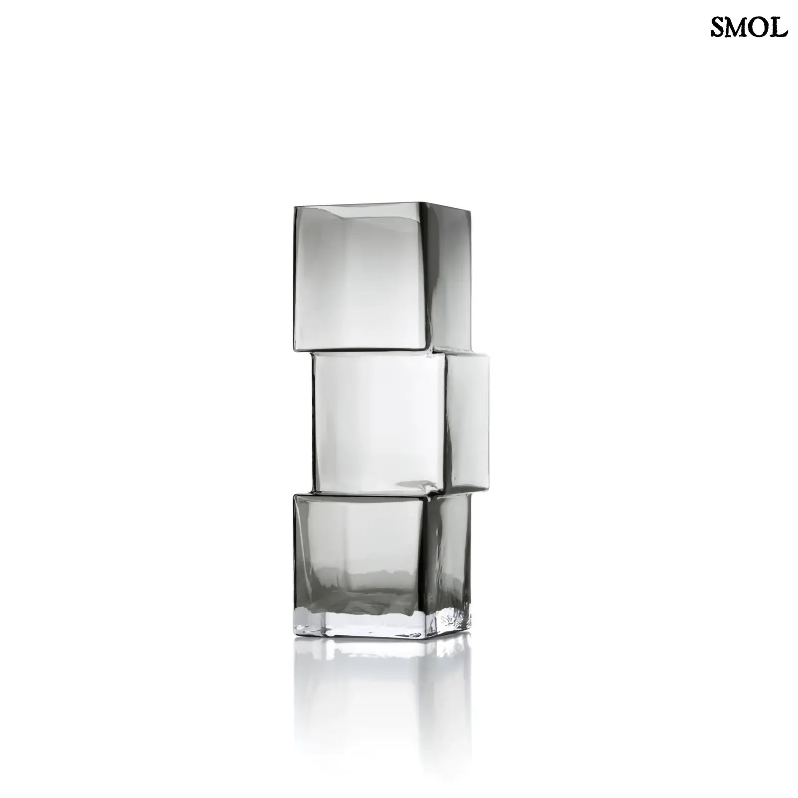  sötétszürke RUMMIKUB üveg váza három, egymásra épített kocka formájú üvegrészből, játékos, eltolt dizájnnal, fehér háttérrel