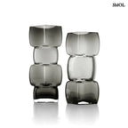 Sötétszürke, három részből álló, kocka formájú, újrahasznosított üveg váza, két méretben, oldalról