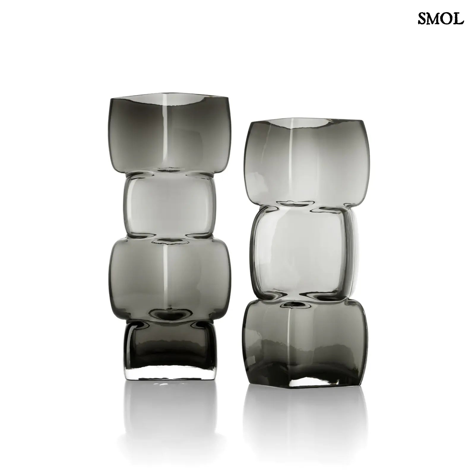 Sötétszürke, három részből álló, kocka formájú, újrahasznosított üveg váza, két méretben, oldalról