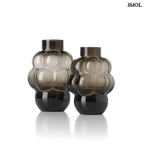 Sötétszürke luxus szürke üveg váza, buborékos szőlőfürt design formában. Újrahasznosított, kézműves termék, két méretben oldalról