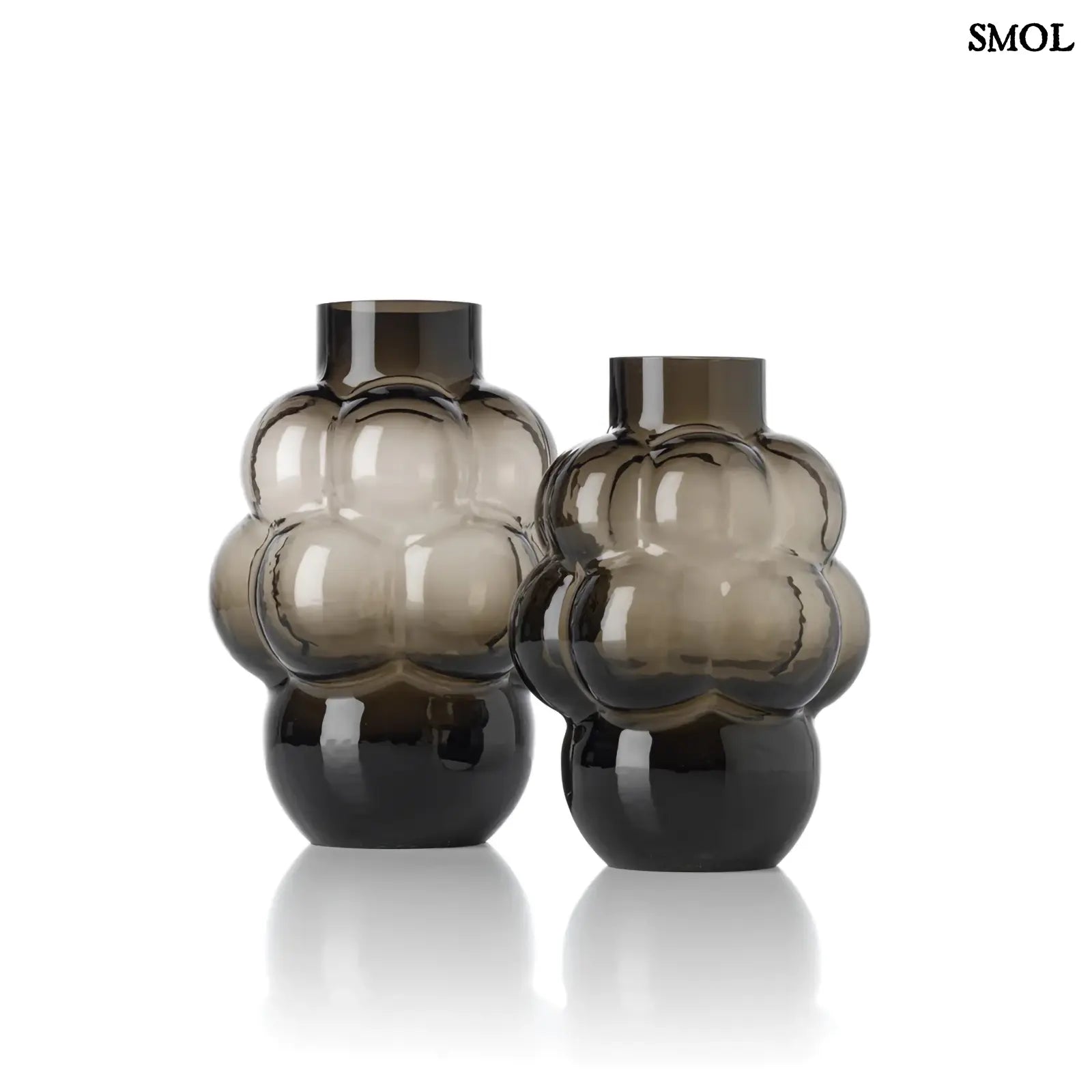 Sötétszürke luxus szürke üveg váza, buborékos szőlőfürt design formában. Újrahasznosított, kézműves termék, két méretben oldalról