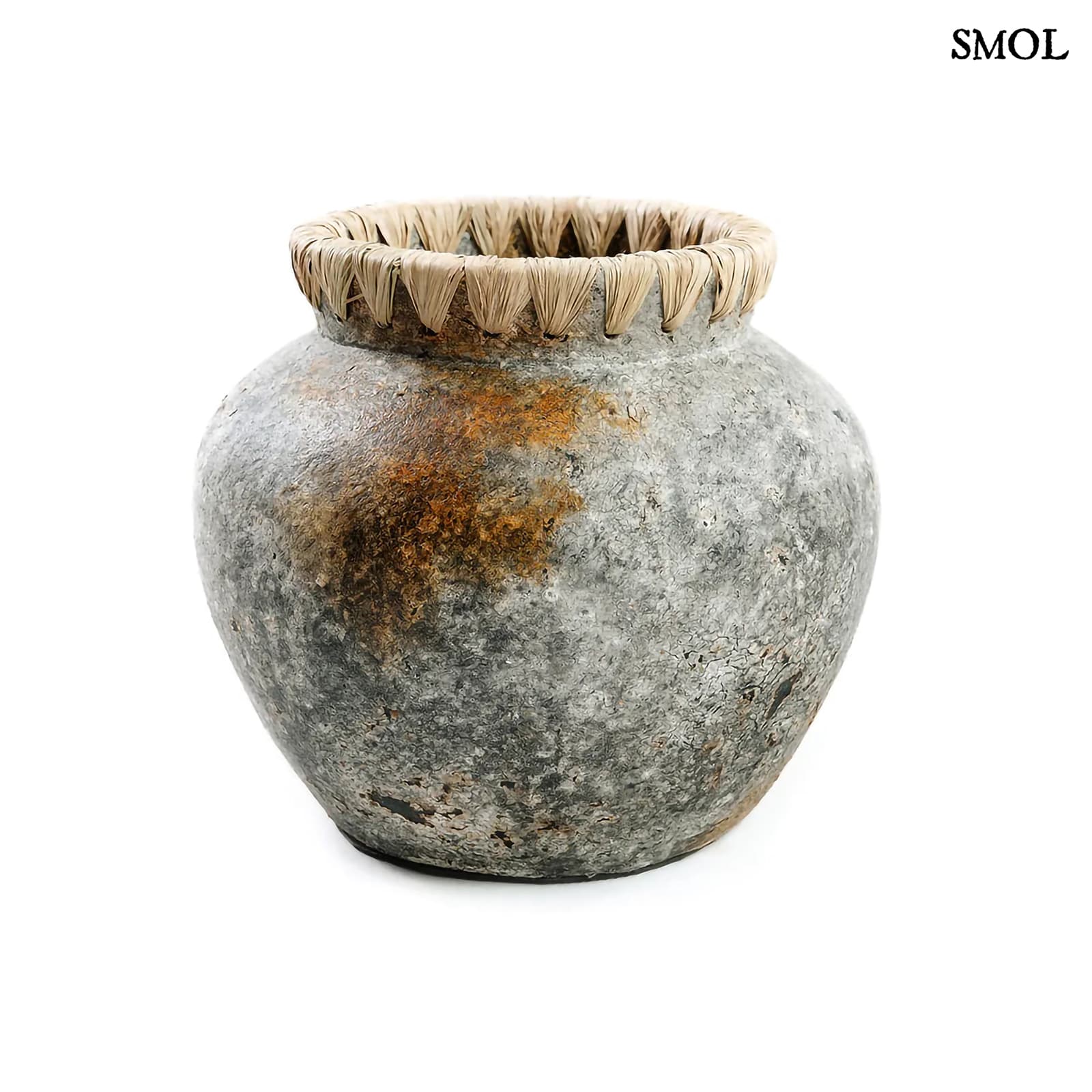Váza - szürke terrakotta, raffiával, 22 cm | STELY - smol.hu - fehér háttérrel