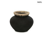 Váza -  terrakotta, fekete, raffiával, 25 cm | STARLA - smol.hu - fehér háttérrel