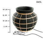 Váza - terrakotta, fekete, rattannal, 25 cm | BRIO - smol.hu - méretarányosan