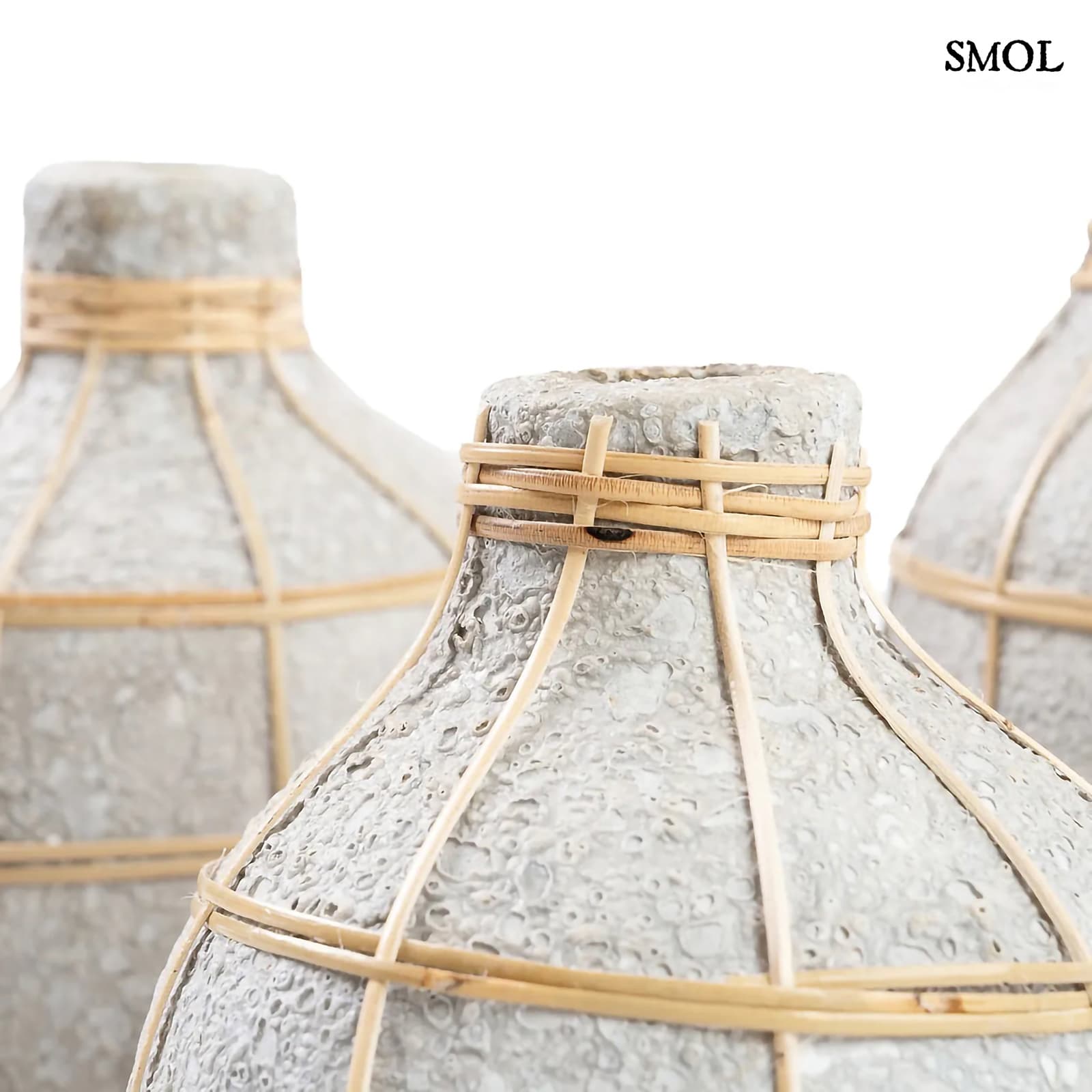Váza - terrakotta, szürke, rattannal, 24 cm | WILLOW - smol.hu - rattan részlet nagyítva