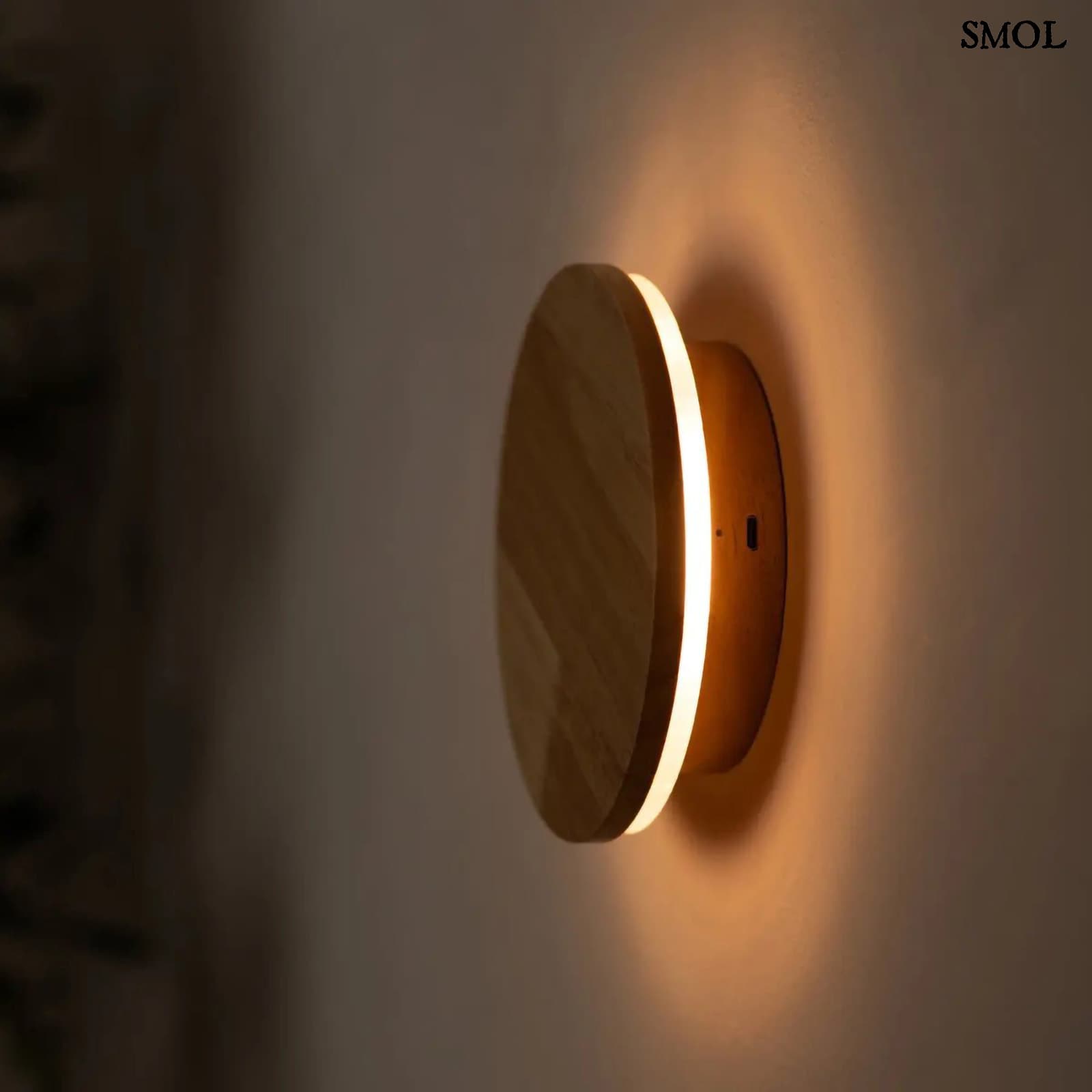 Vezeték Nélküli Fa Fali Lámpa, 16 cm | LOU LIGHT | SMOL - falon, világítva, nagyítva