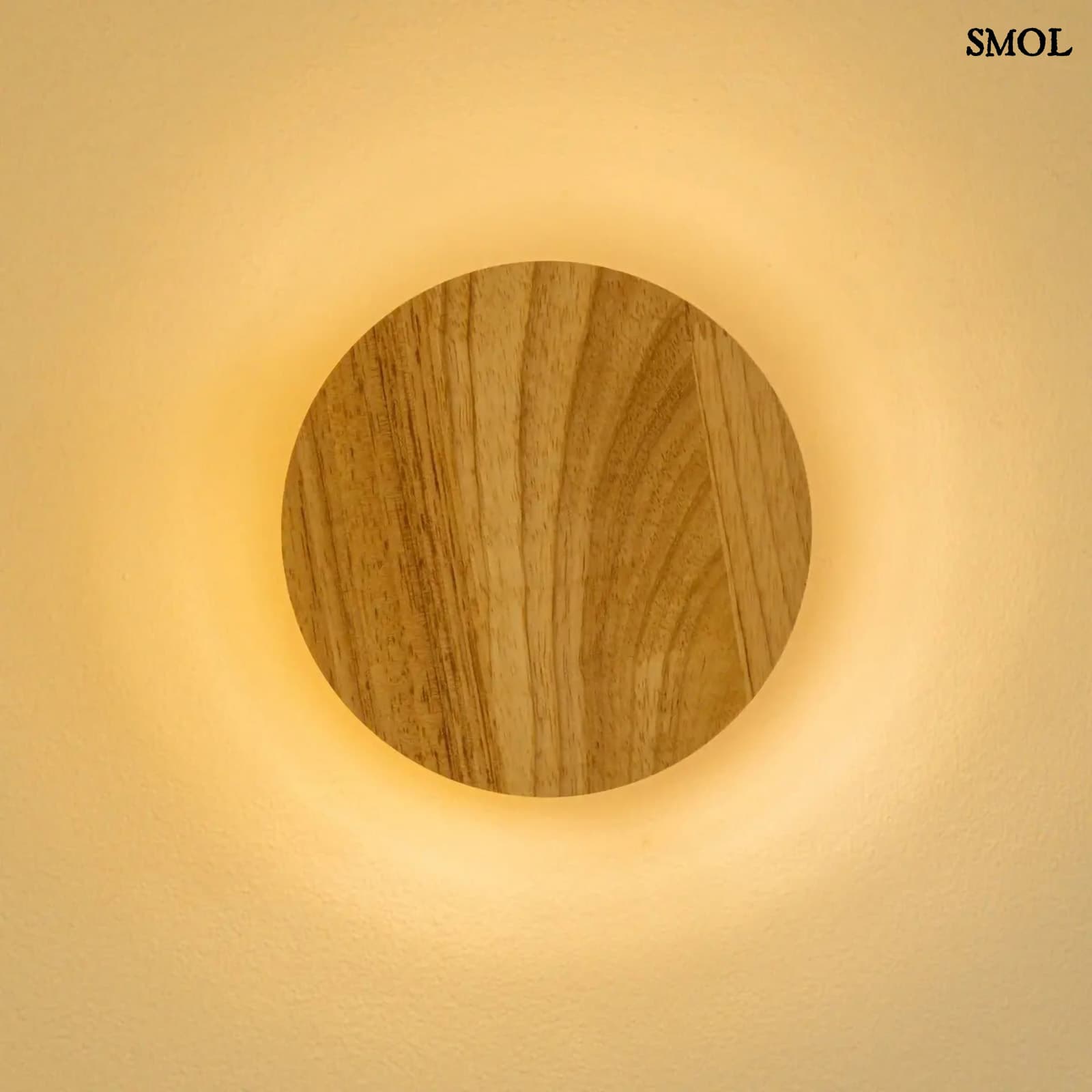 Vezeték Nélküli Fa Fali Lámpa, 16 cm | LOU LIGHT | SMOL - sárga háttérrel, szemből