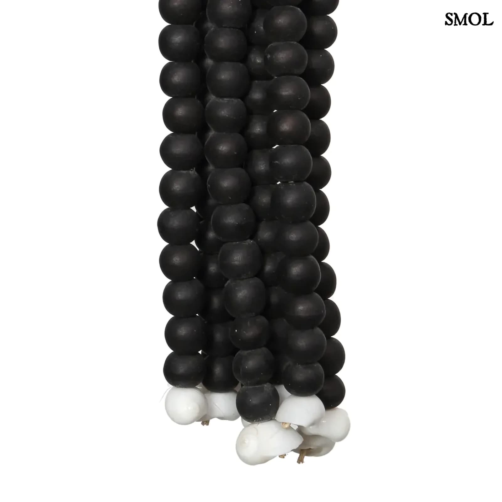WOODEN BEADS, fekete, fa gyöngyös függődísz, 60 cm - smol.hu - gyöngyök nagyítva