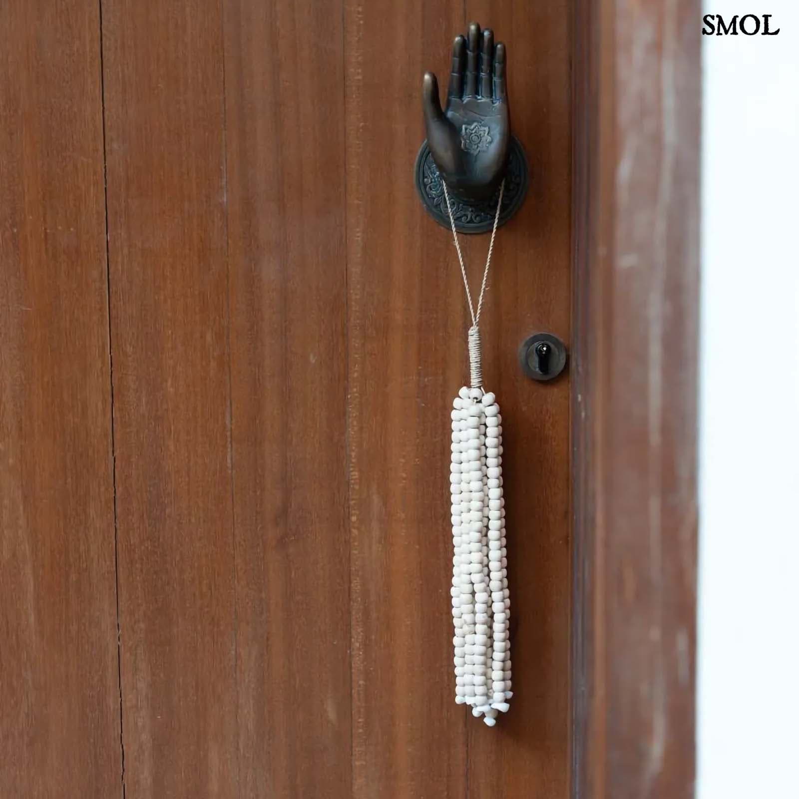 WOODEN BEADS, natúr, fagyöngyös függődísz, 60 cm - smol.hu- ajtóra akasztva