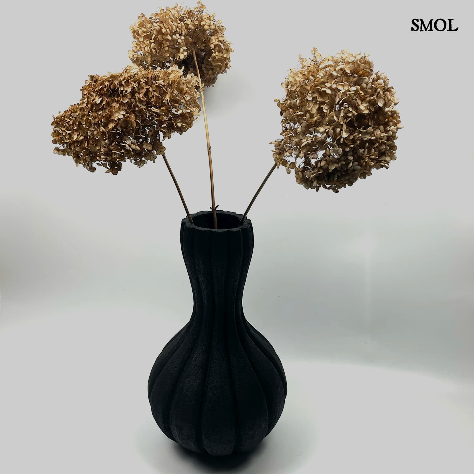 YUCCA, fekete, nagyméretű padlóváza, 47,5 cm - smol.hu - 3 szárított virággal