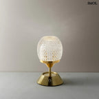 Sárgaréz talpú, kristályhatású, fazettált üveg búrával ellátott, hordozható, tölthető LED asztali lámpa meleg fénnyel