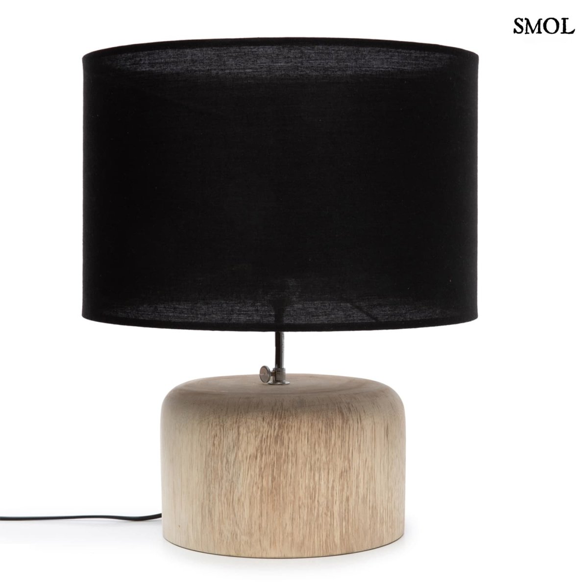 Teakfa talpú fekete burás asztali lámpa fehér háttérrel