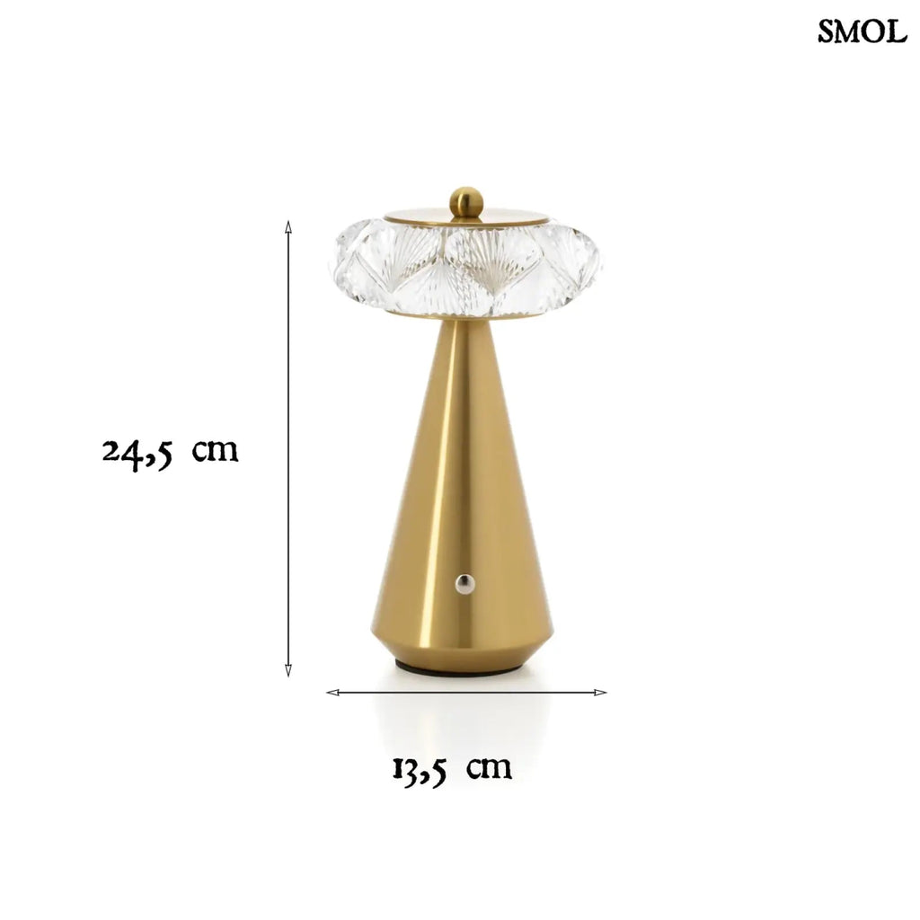Arany színű, kúpos talapzatú, modern asztali lámpa méretekkel