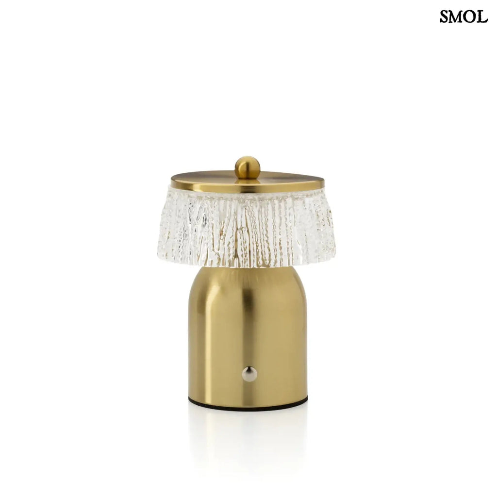 Disco Muffin asztali lámpa sárgaréz alappal és textúrált üveg búrával. Vezeték nélküli, USB töltős, fehér háttérrel