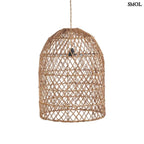 Kézzel fonott, natúr színű banánlevél függőlámpaernyő fehér háttérrel