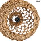 Kézzel szőtt, natúr barna banánlevél lámpaernyő tágas, hálós fonással és rusztikus textúrával, alulról