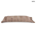 Kézzel festett bársony díszpárnahuzat fektetve