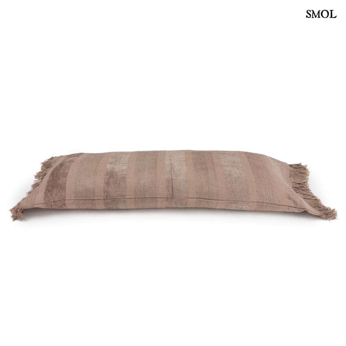 Kézzel festett bársony díszpárnahuzat fektetve