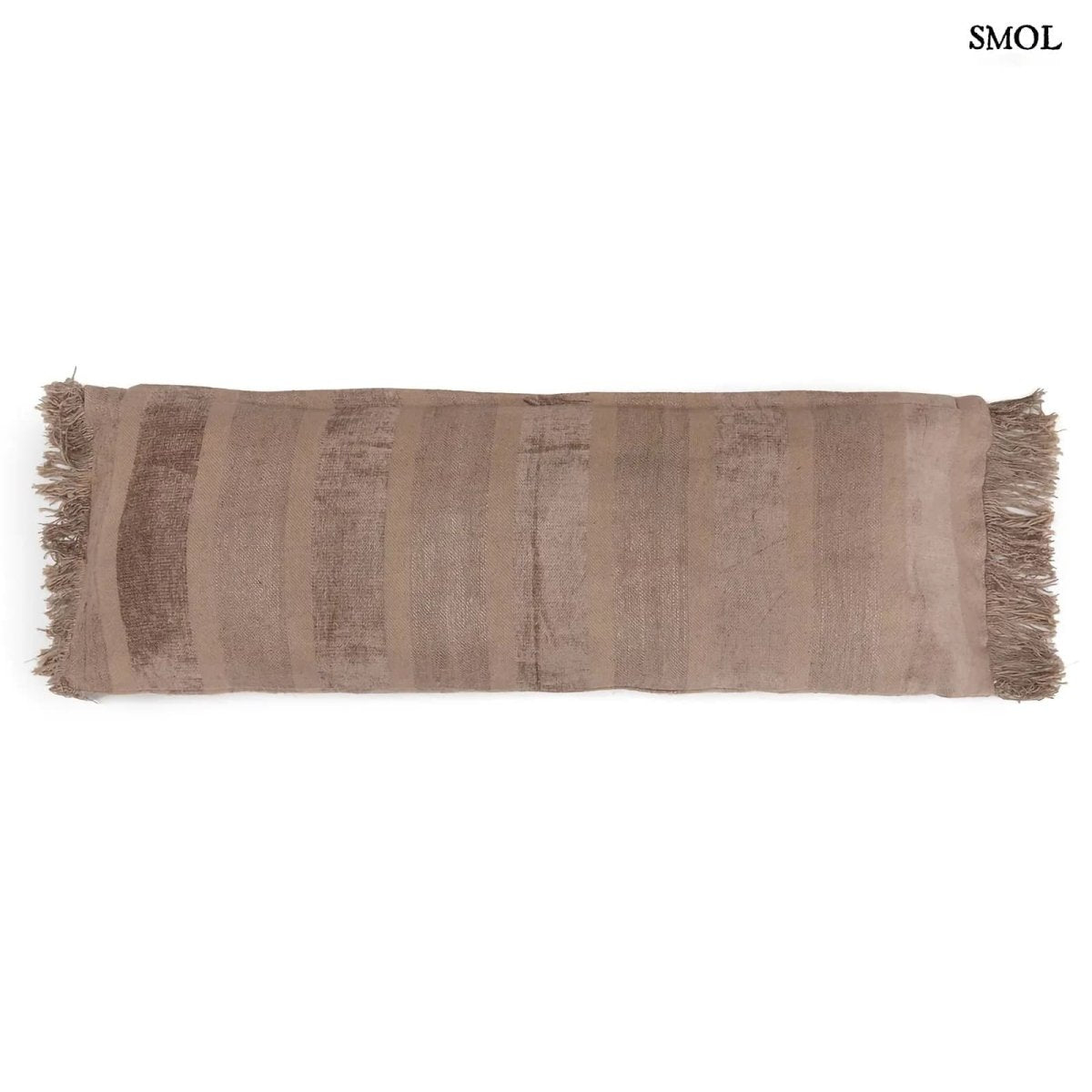 Kézzel festett bársony díszpárnahuzat fehér háttérrel