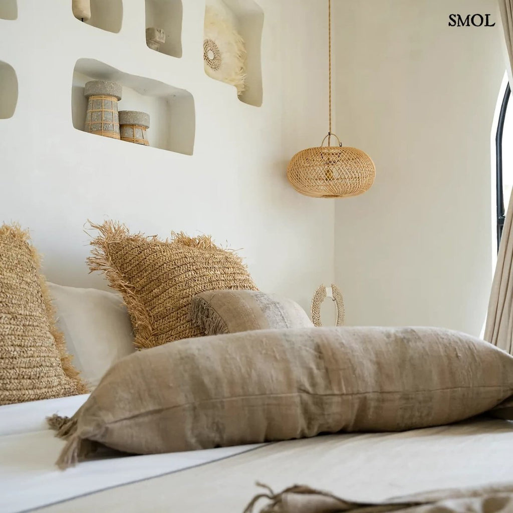 Kézzel festett bársony díszpárnahuzat hálószobában