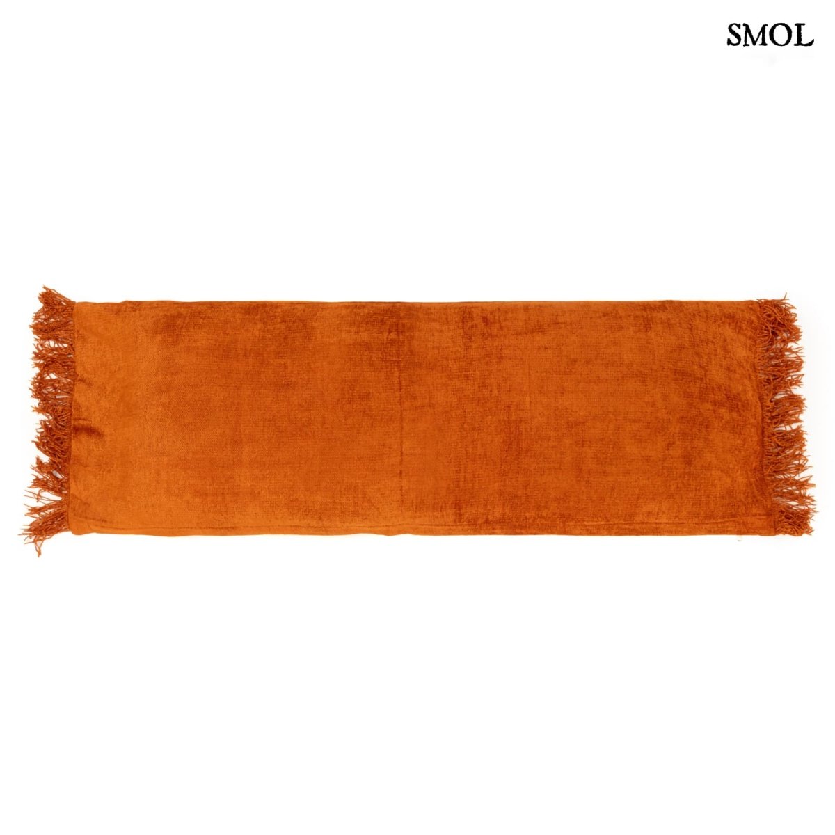 Rozsdaszín bársony díszpárna rojtos szegéllyel fehér háttérrel