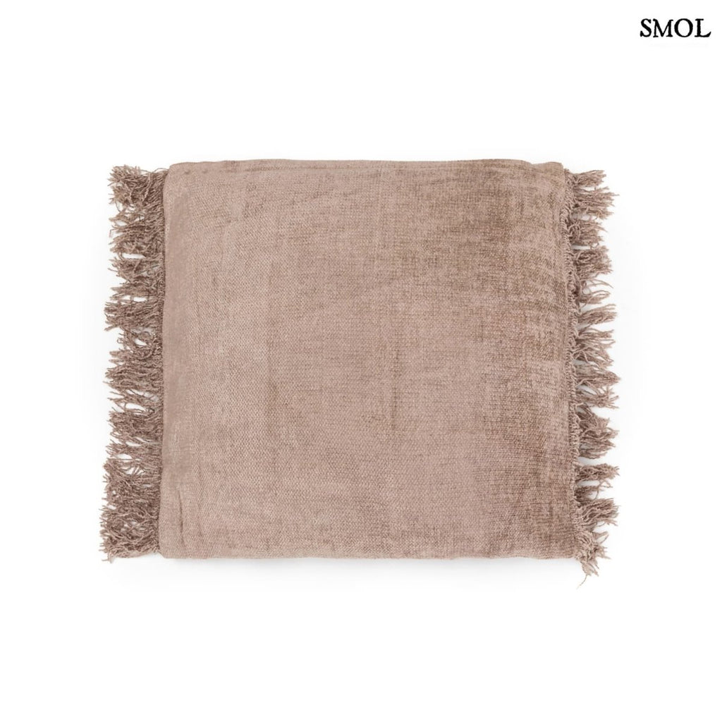 Betonszürke bársony díszpárnahuzat fehér háttérrel