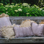 Betonszürke bársony díszpárnahuzat teraszon